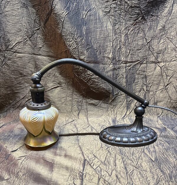 Early 1900s Pulled Feather Art Glass Desk / Piano Lamp - Image 4